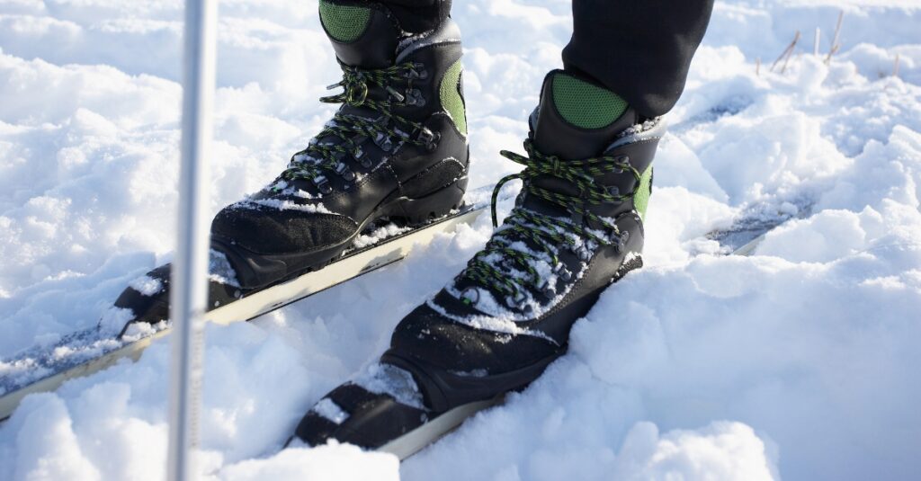 how to choose ski boots for narrow feet